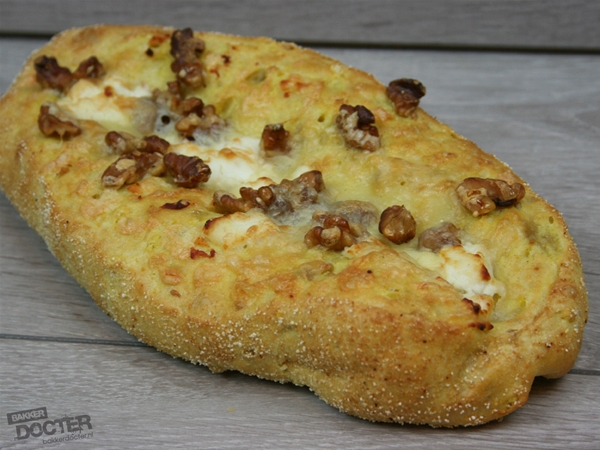 Borrelbrood geitenkaas walnoot