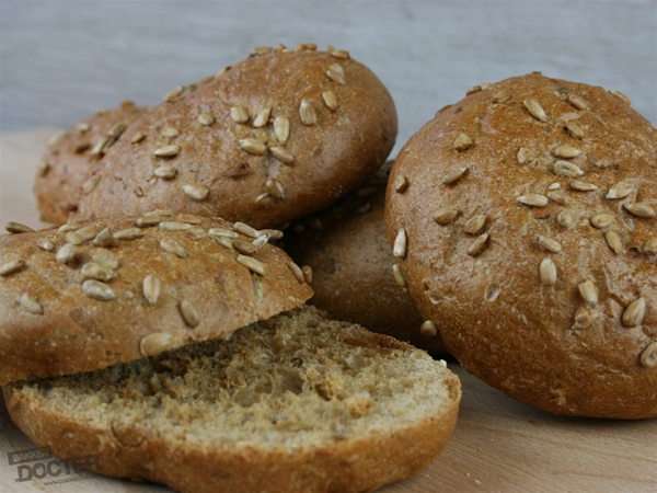 Harde meergranenbroodjes